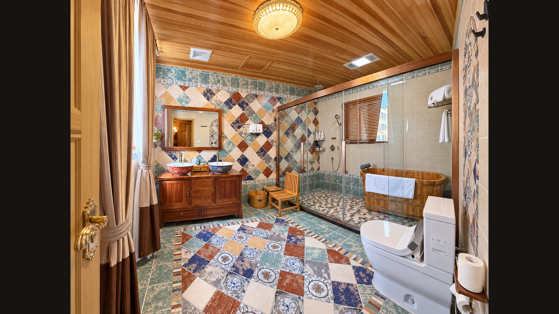 Small-space Stitching — Combined bathroom